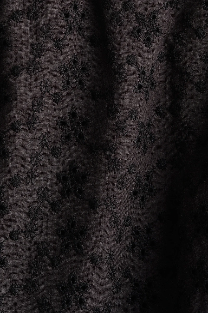 Short taille haute avec broderie anglaise