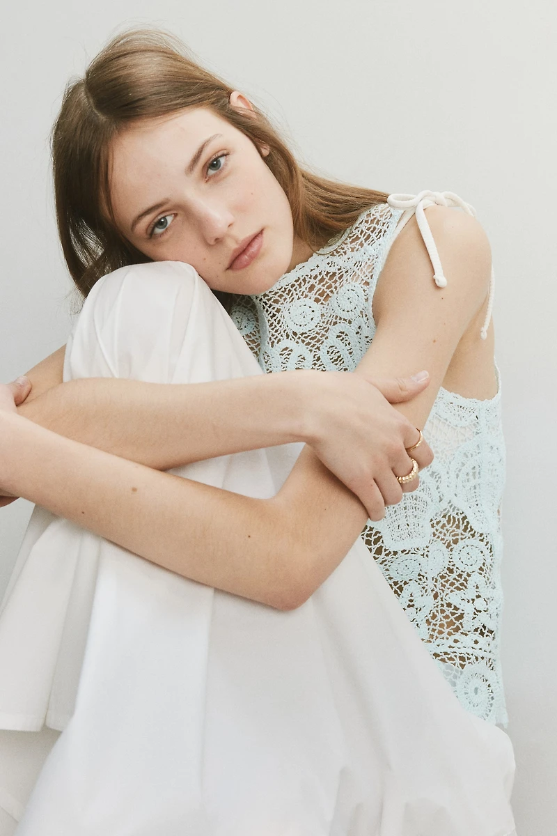 Haut d'aspect crocheté avec motifs