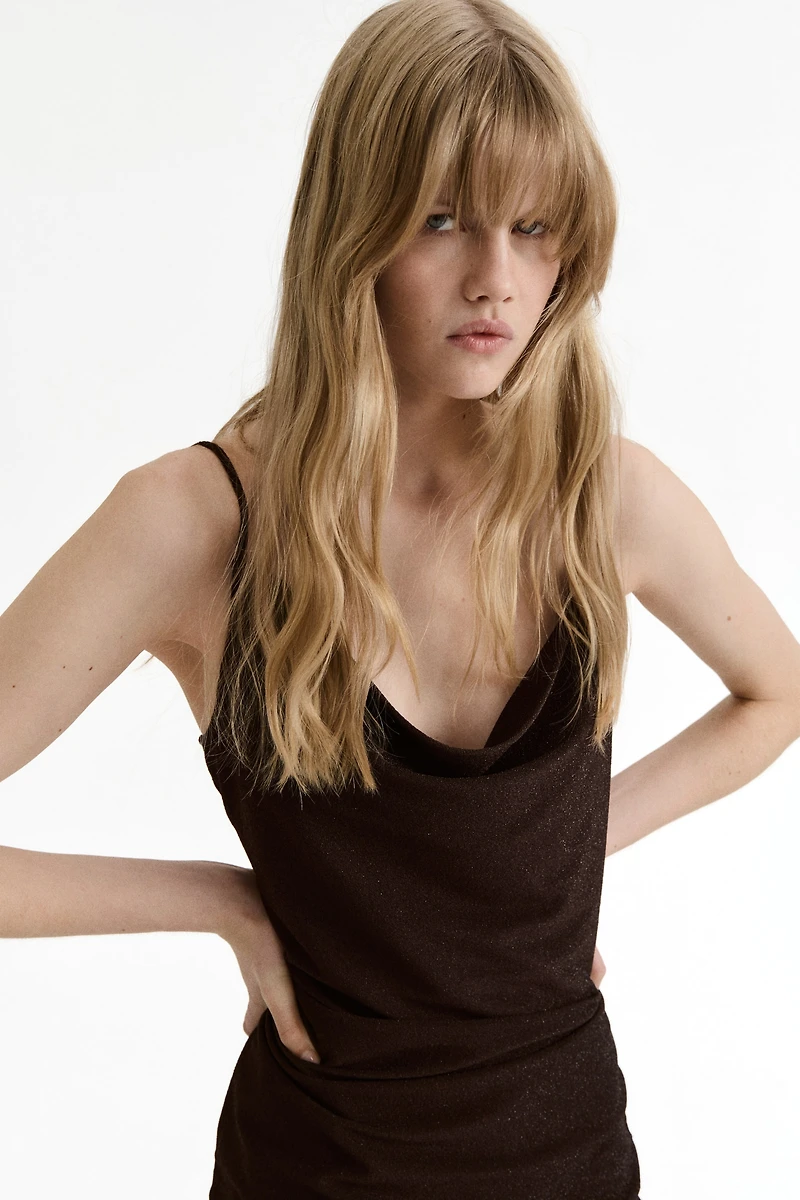 Robe à effet drapé avec bretelles fines