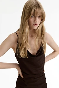 Robe à effet drapé avec bretelles fines