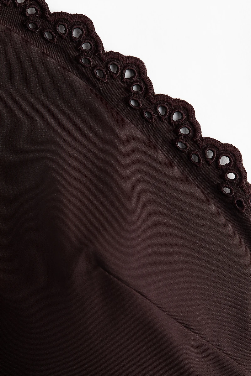 Costume de bain coussiné avec dos nu