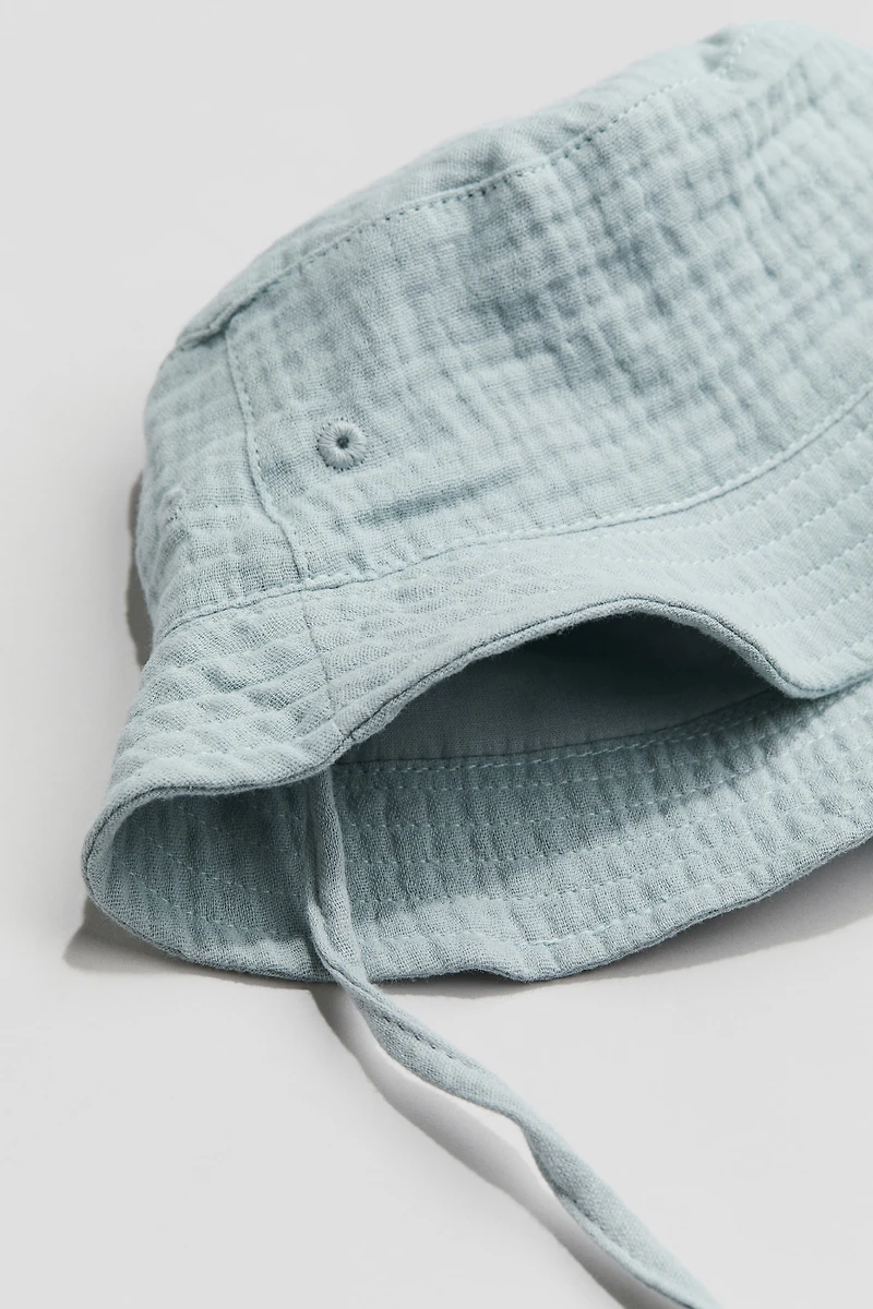Chapeau en mousseline de coton