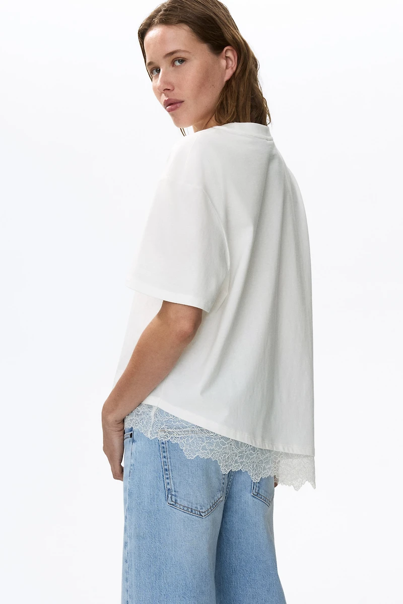 T-shirt asymétrique avec dentelle