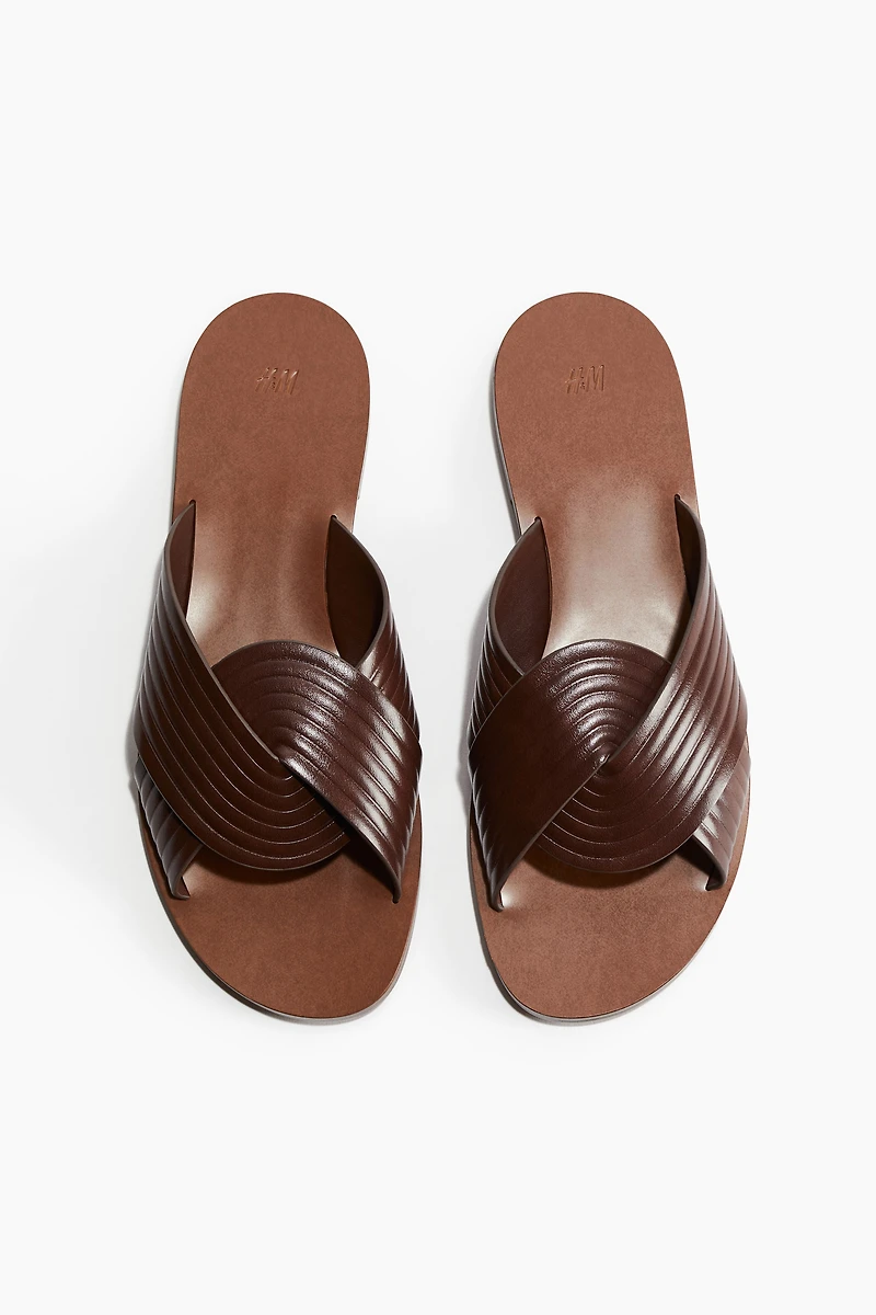 Sandales à brides rainurées