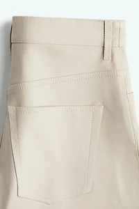 Short en cuir