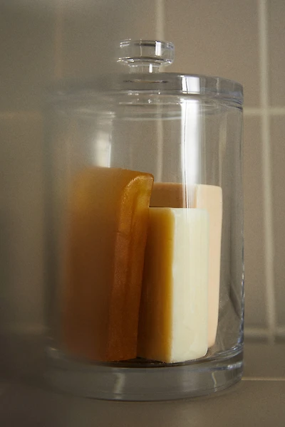 Pot en verre avec couvercle