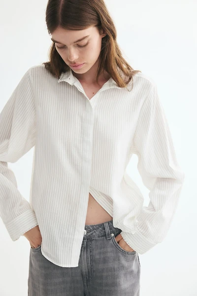 Chemise à col droit avec bords plissés