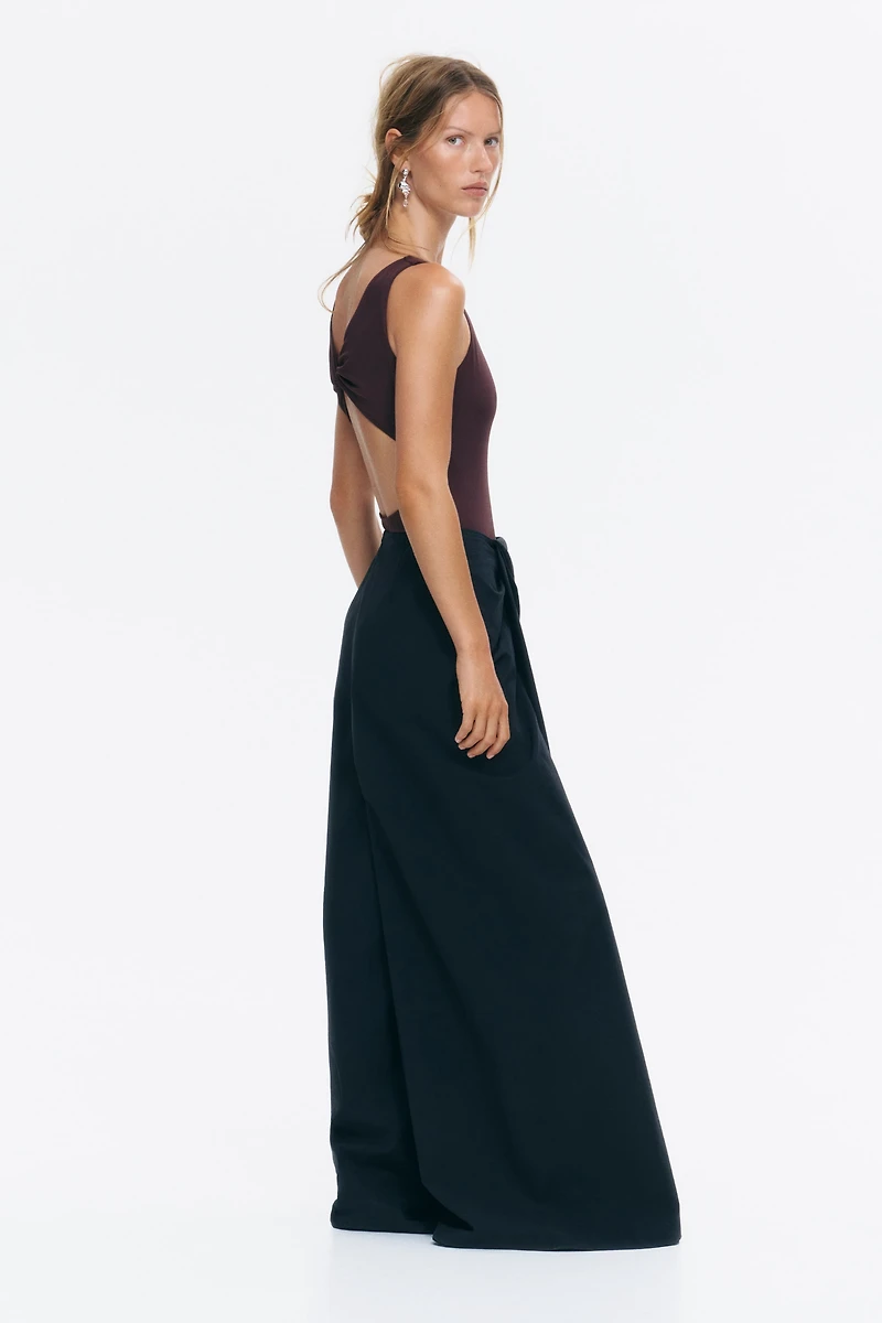 Maillot string avec détail torsadé