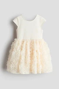 Robe avec appliqués floraux