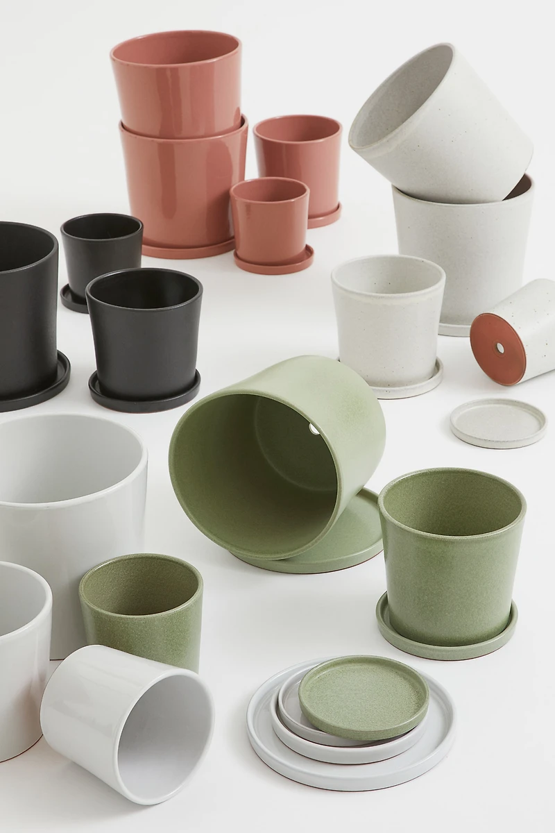 Pot de fleurs avec soucoupe