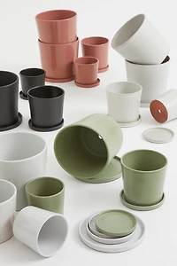 Pot de fleurs avec soucoupe