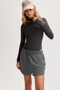 Maillot culotte-ficelle à col cheminée