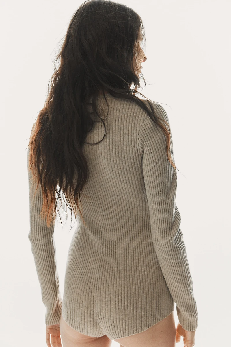 Combinaison en tricot côtelé