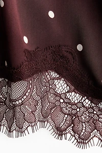 Nuisette en satin avec dentelle