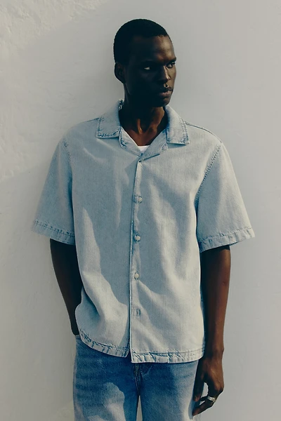 Chemise coupe classique en denim avec col cubain