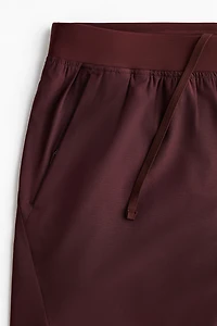 Mid-Length Sports Shorts with DryMove™