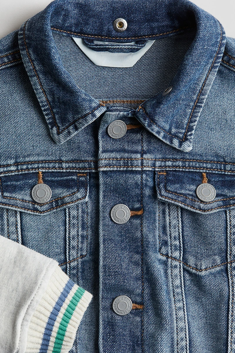 Veste en denim avec capuchon