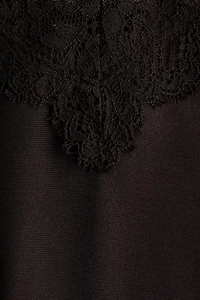 Robe à bretelles fines avec dentelle