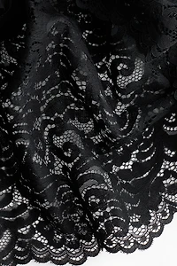 Robe en dentelle avec jupe évasée