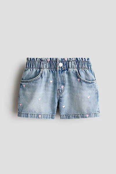 Short brodé en denim