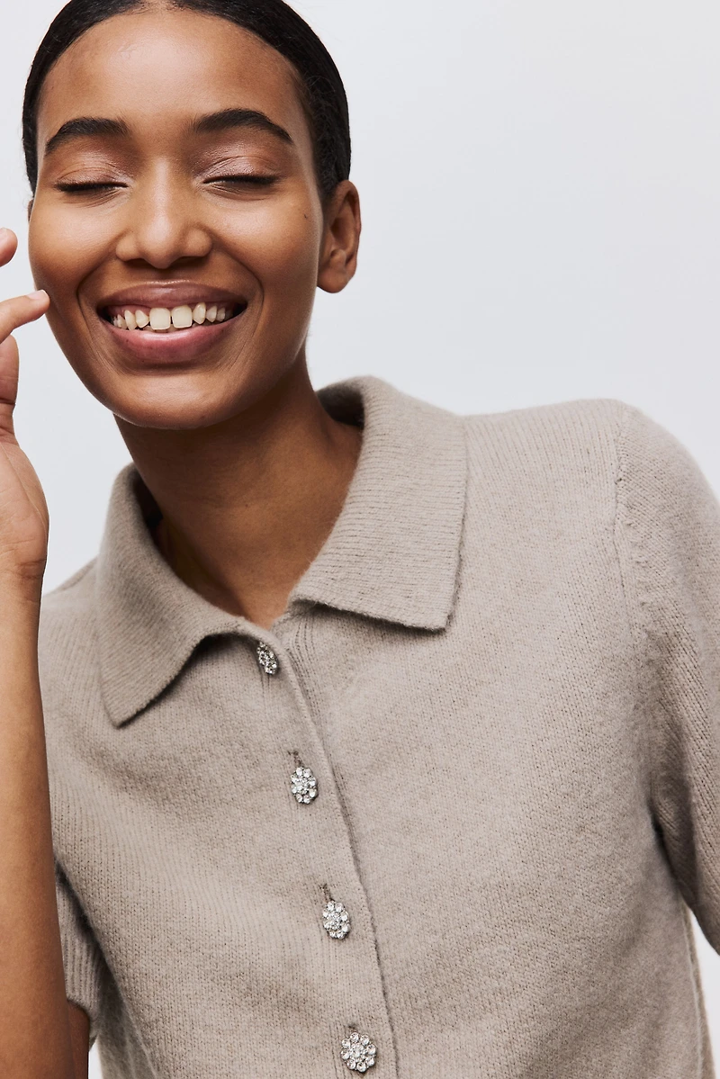 Short-sleeved collared cardigan