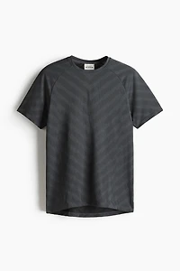 T-shirt de sport coupe classique avec DryMove™