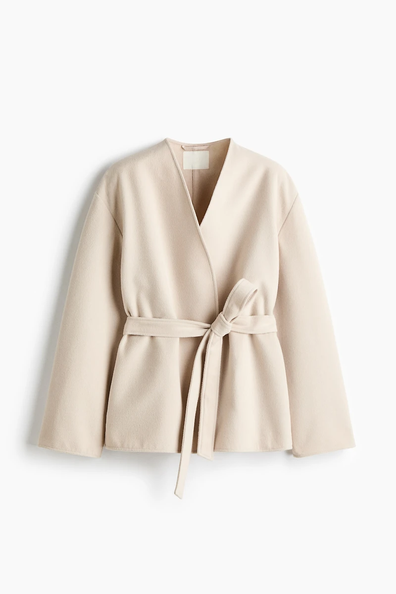 Manteau avec ceinture à nouer