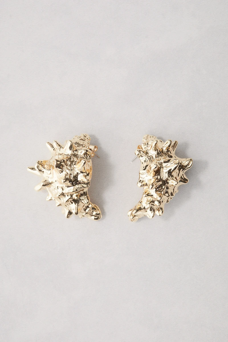 Seashell-shaped earrings