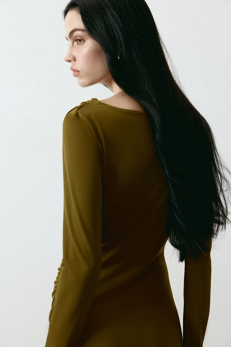 Robe à encolure bénitier en jersey