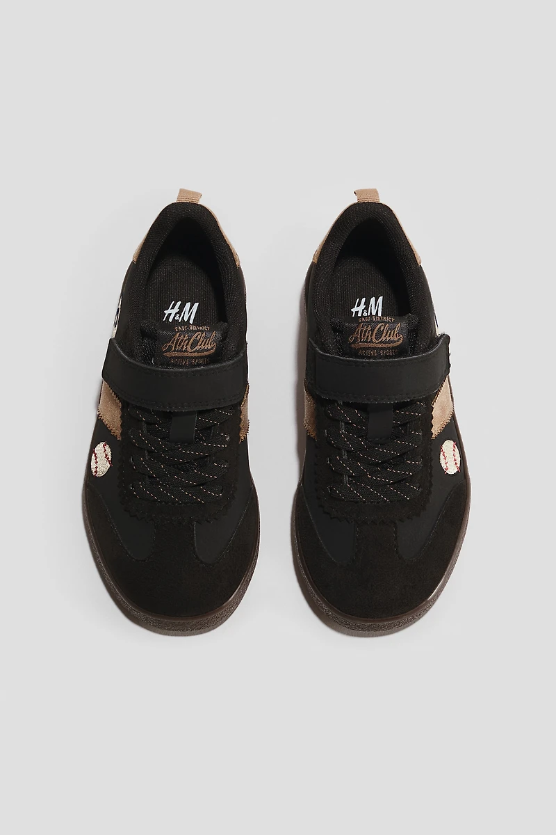 Motif-Detail Sneakers
