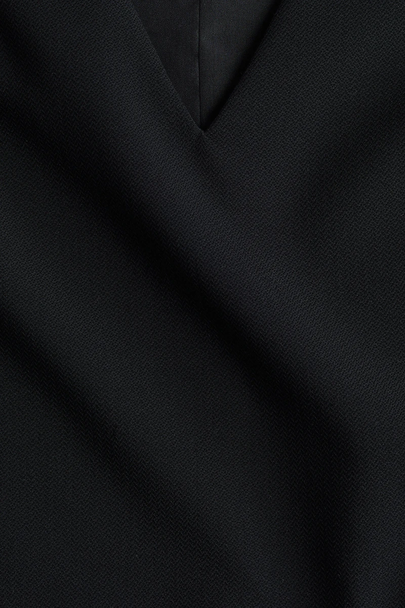 Robe droite avec encolure en V