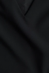 Robe droite avec encolure en V