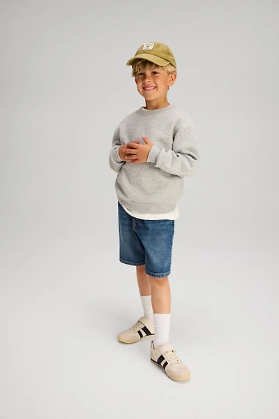 Short coupe ample en denim