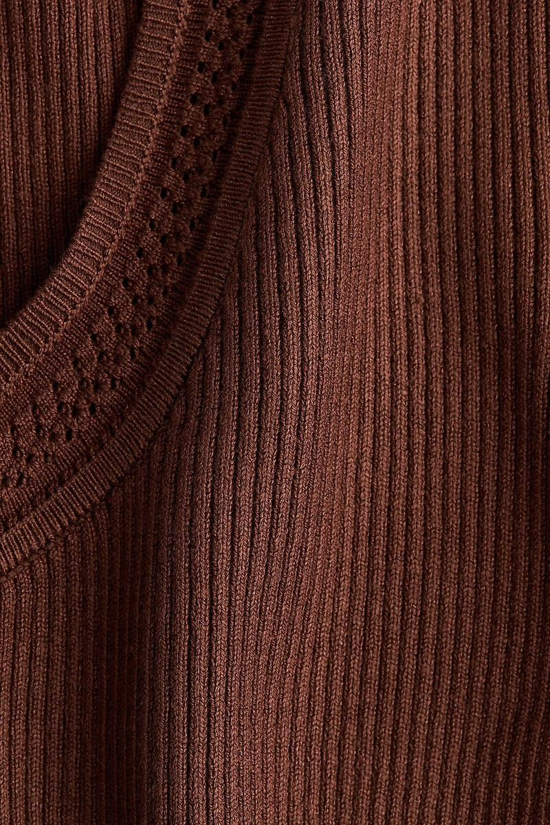 Haut à volants en tricot côtelé