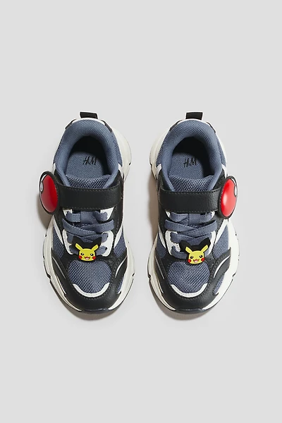 Motif-Detail Sneakers