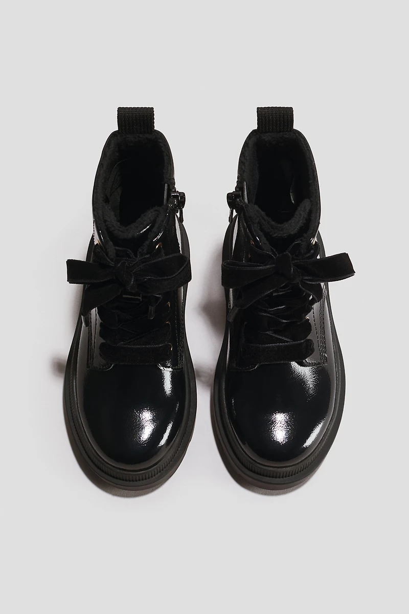 Bottines à lacets avec semelle épaisse