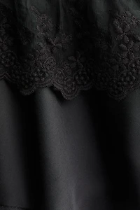 Blouse volantée en satin