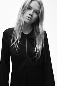 Robe avec détail torsadé