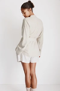 Chandail en tricot avec ceinture à nouer