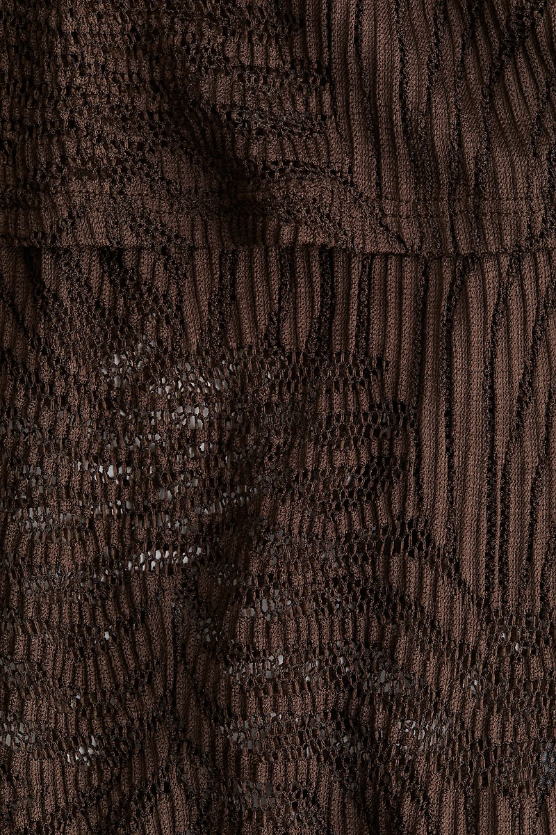 Haut épaules nues en dentelle