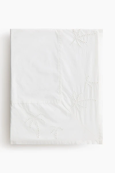 Tablecloth with Eyelet Embroidery