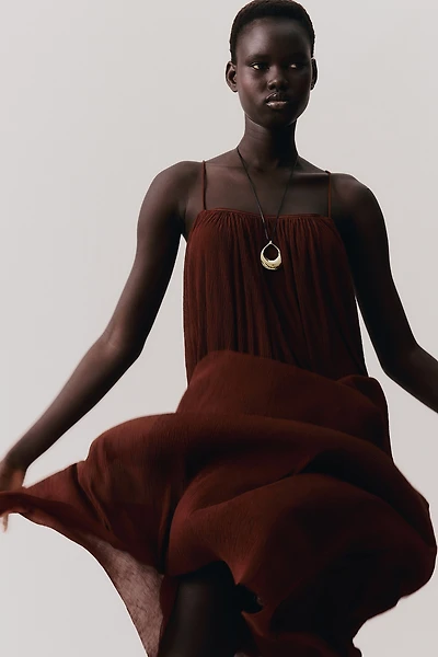 Robe plissée à bretelles fines