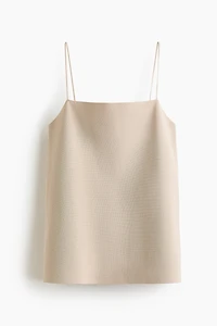 Haut en fin tricot à bretelles fines