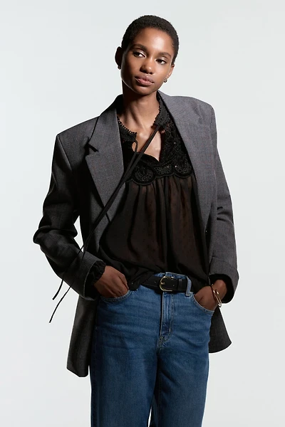 Blouse vaporeuse avec dentelle