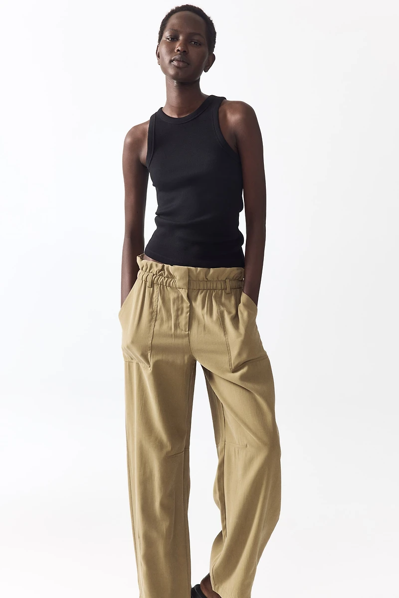 Pantalon taille froncée avec jambes tonneau