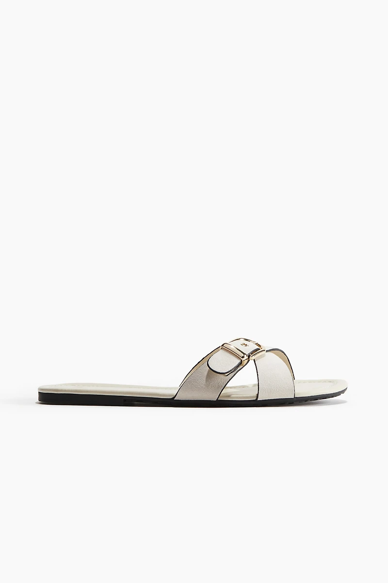Crossover-strap sandals