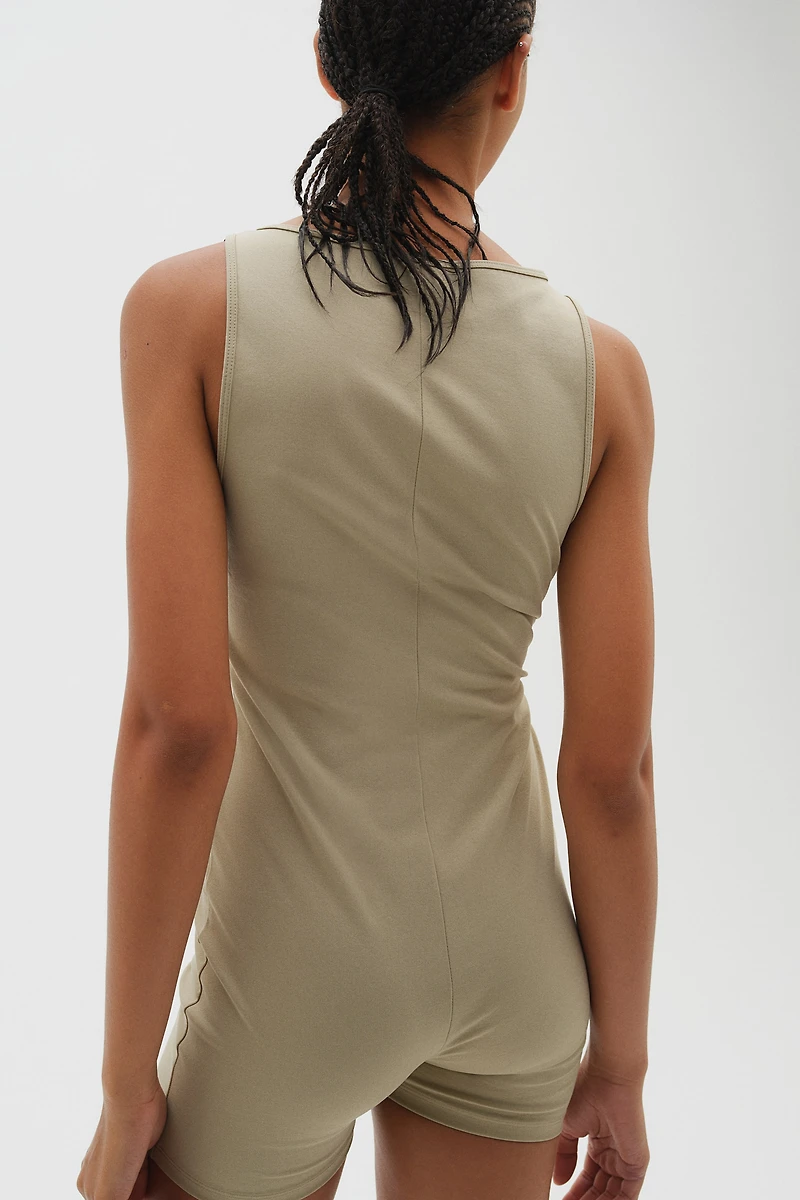 Combinaison avec patte de boutonnage