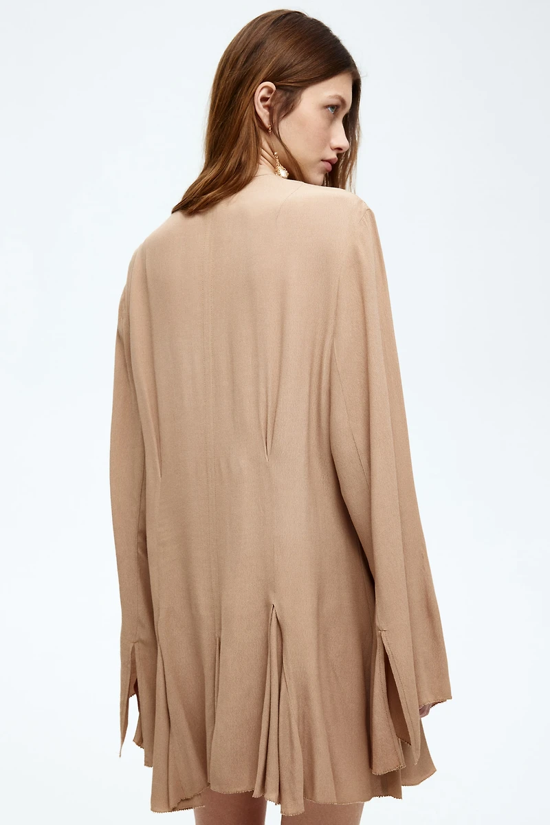 Robe avec laçage et jupe évasée