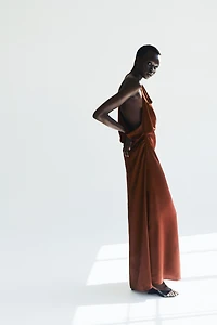 Robe dos nu en satin
