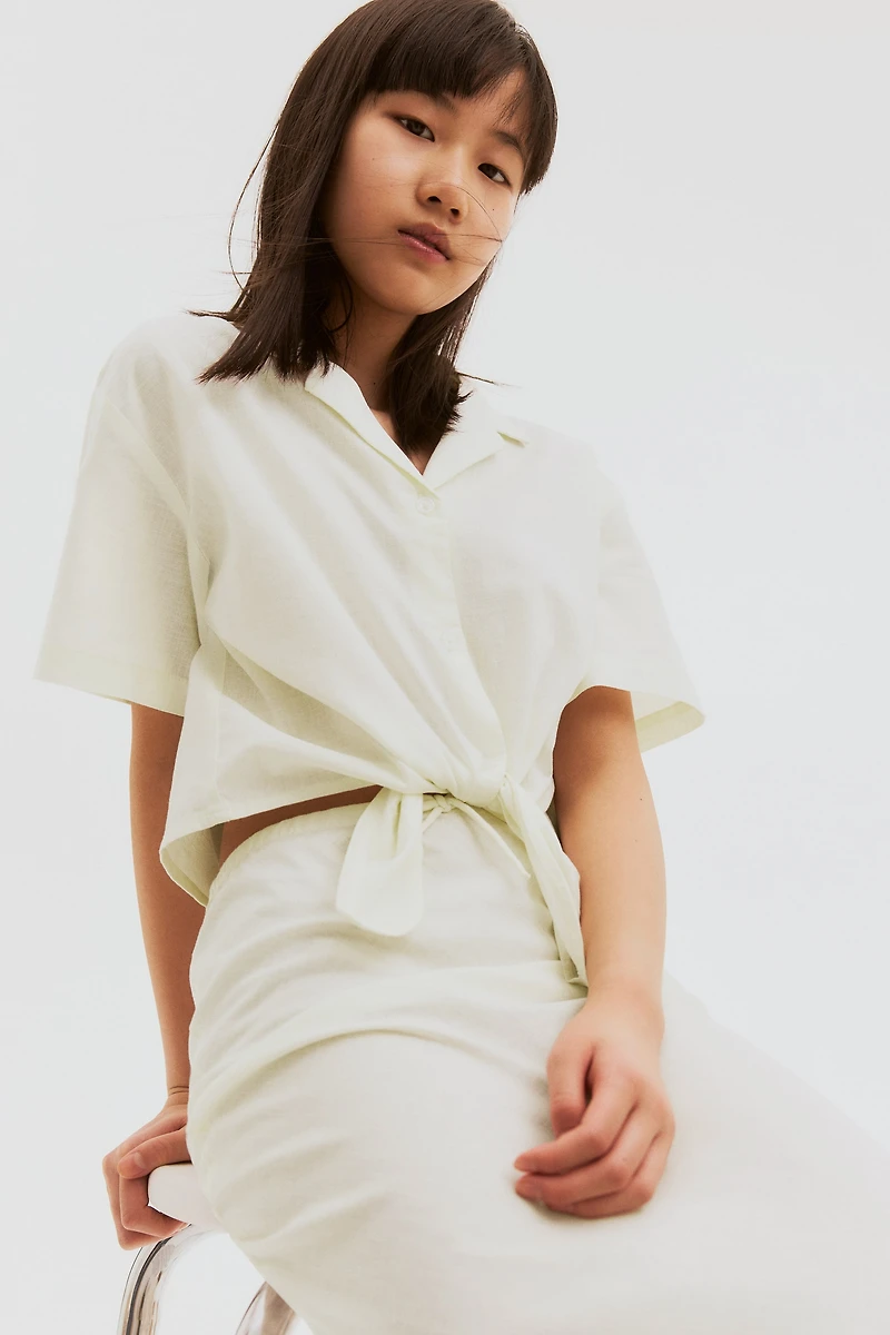 Chemise courte avec détail noué